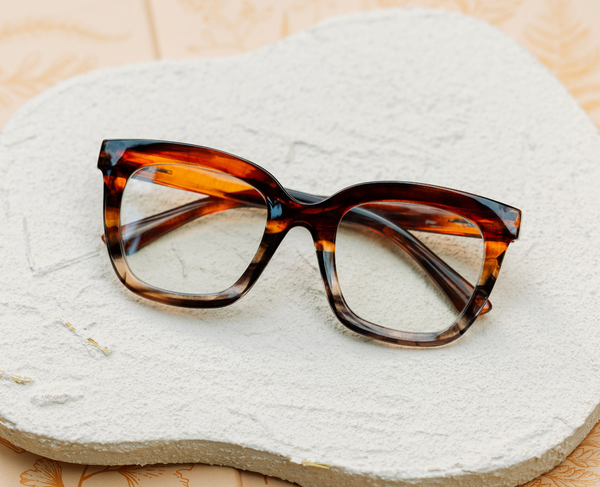 Cleo (Blue Light): Brown Ombre Horn / 1.75
