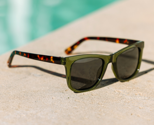 Peepers - Harbor (Sunglasses): Green/Tortoise / Bifocal / 2.00