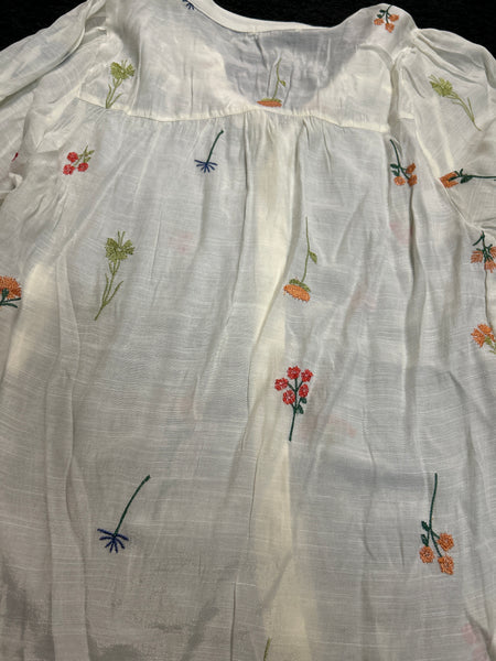 FLORAL IVORY EMBROIDERED TOP